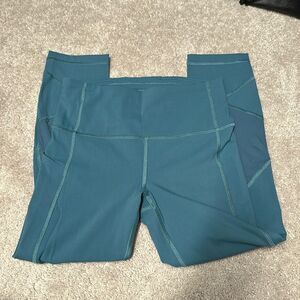 Lululemon women’s size 4 Pace Rival High Rise crop Leggings 22”